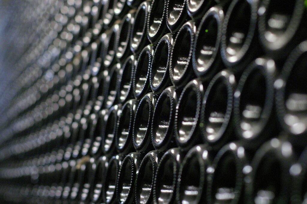 adega climatizada vinhos garrafas armazenamento — BuscaZip