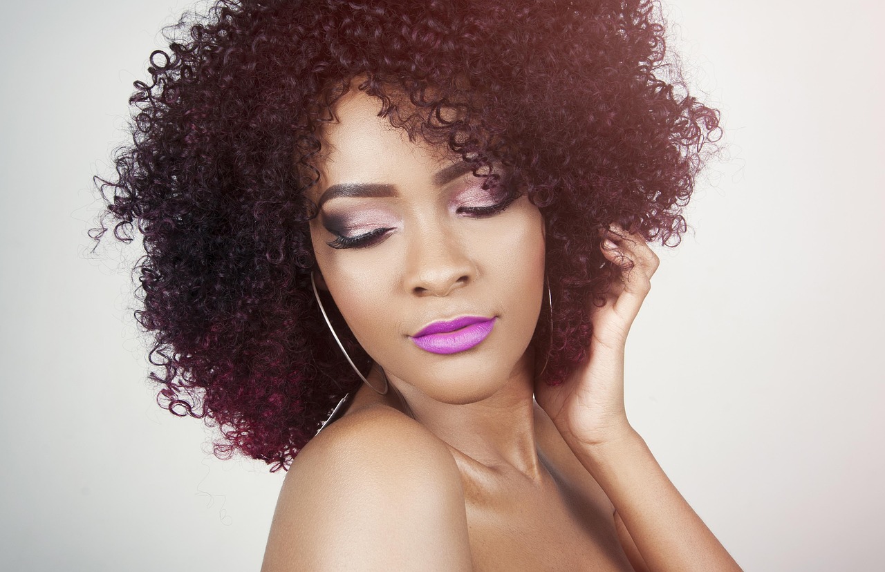 mulher cabelo crespo cacheado alisante progressiva salon creme alisante — BuscaZip
