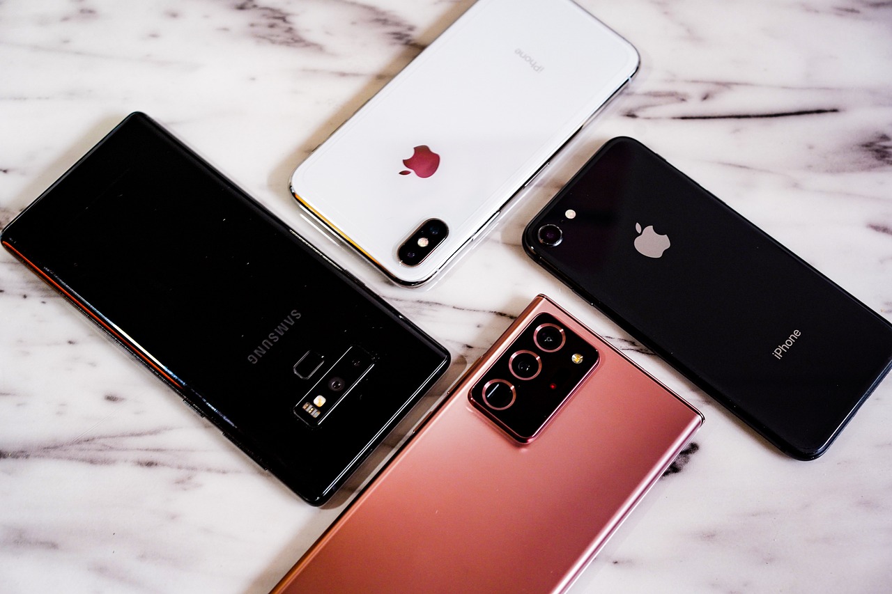 iPhone 17 Pro Max vs Samsung Galaxy S26 Ultra câmera comparativo 2026 — BuscaZip