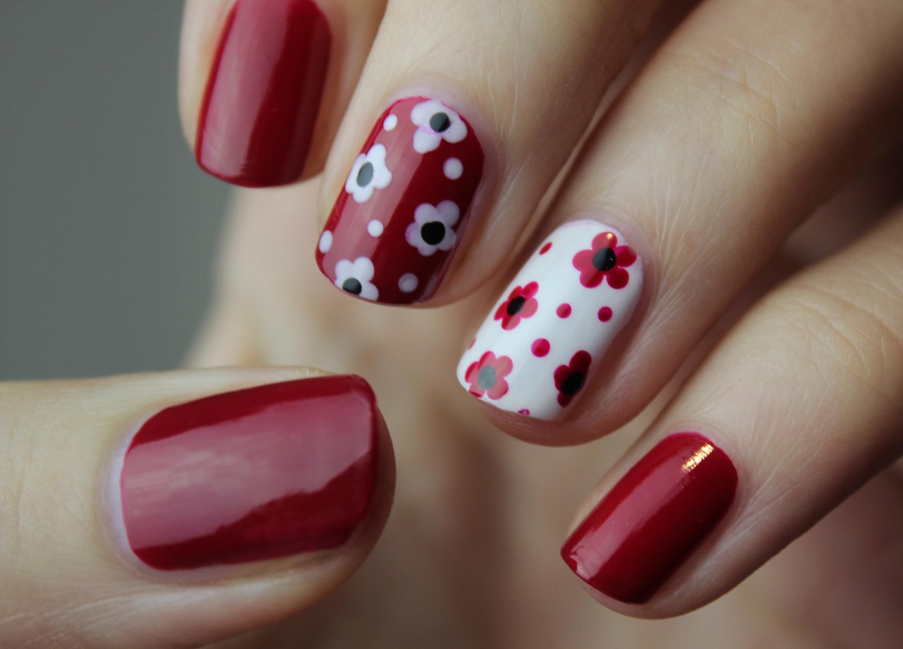 unhas pintadas alicate de cutícula profissional manicure resultado — BuscaZip